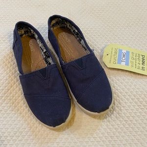 Kid’s Tom’s shoes NWT